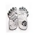 bear paw scratching skin tattoo design idea