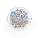 half a circle decorated by blooming flowers. Inside the sentence 난 문제가 아냐 난 문제의 답이에요 written in cursive Korean  tattoo design idea